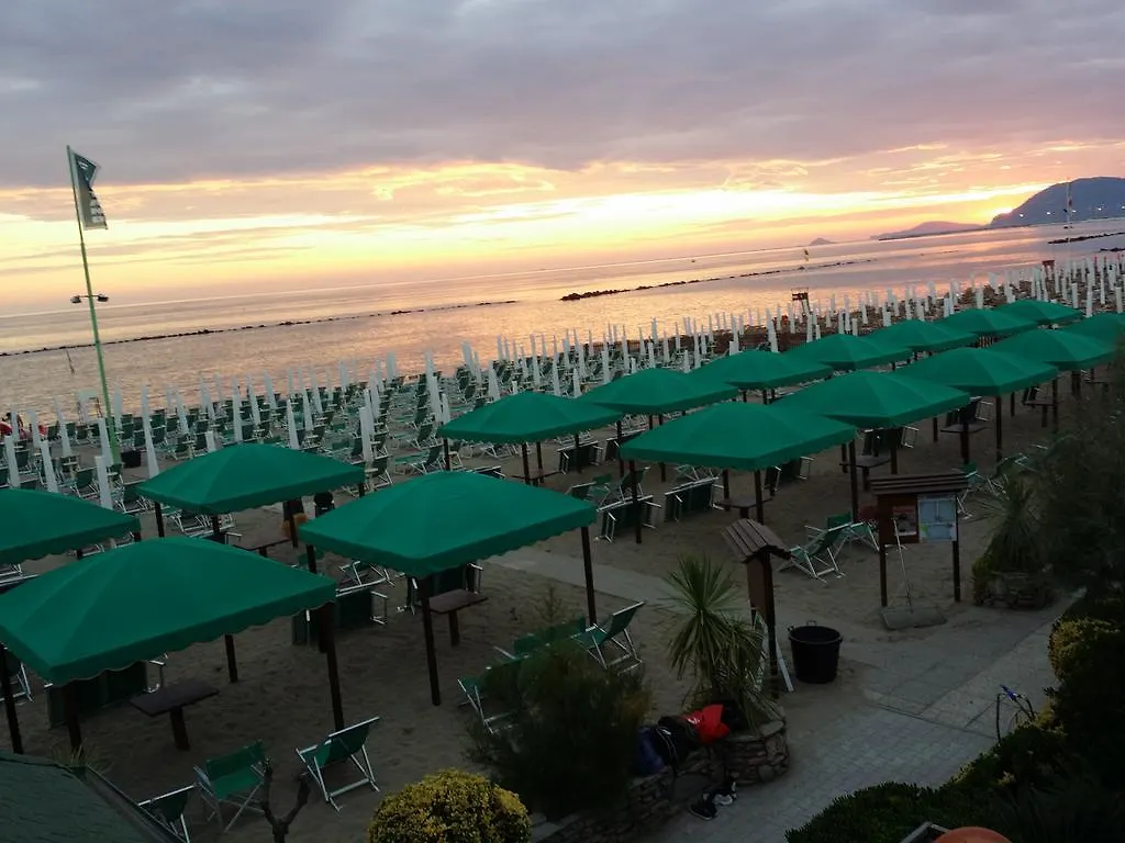 Camping Dal Pino Marina di Massa 3*,  Italy